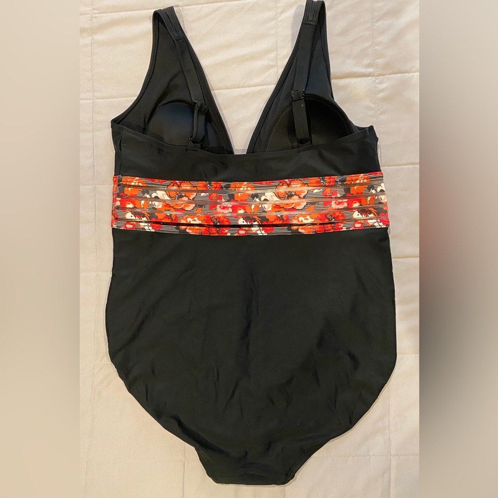 SwimSuit - Picture 2 of 7